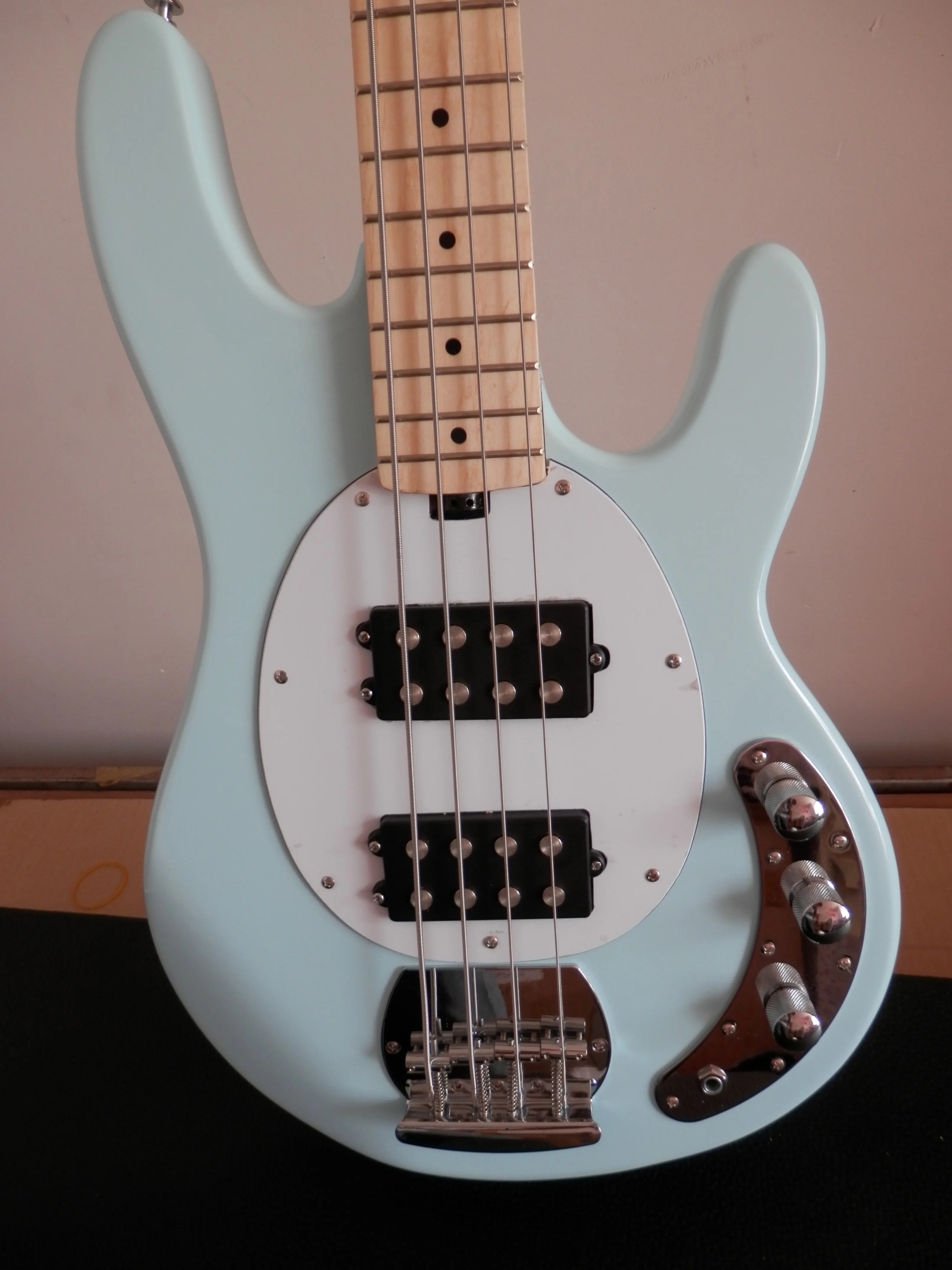 Бесплатная доставка новинка электронная бас гитара l Musicman 4 струны светильник
