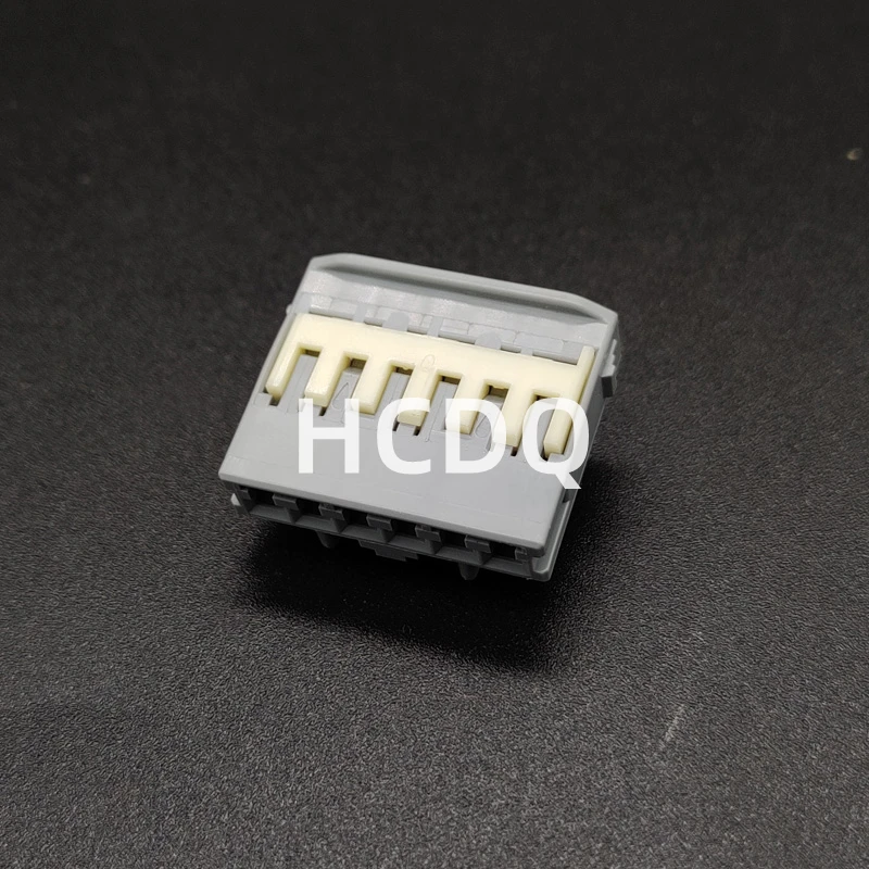 The original 90980-11820 6PIN  automobile connector plug shell and connector are supplied from stock