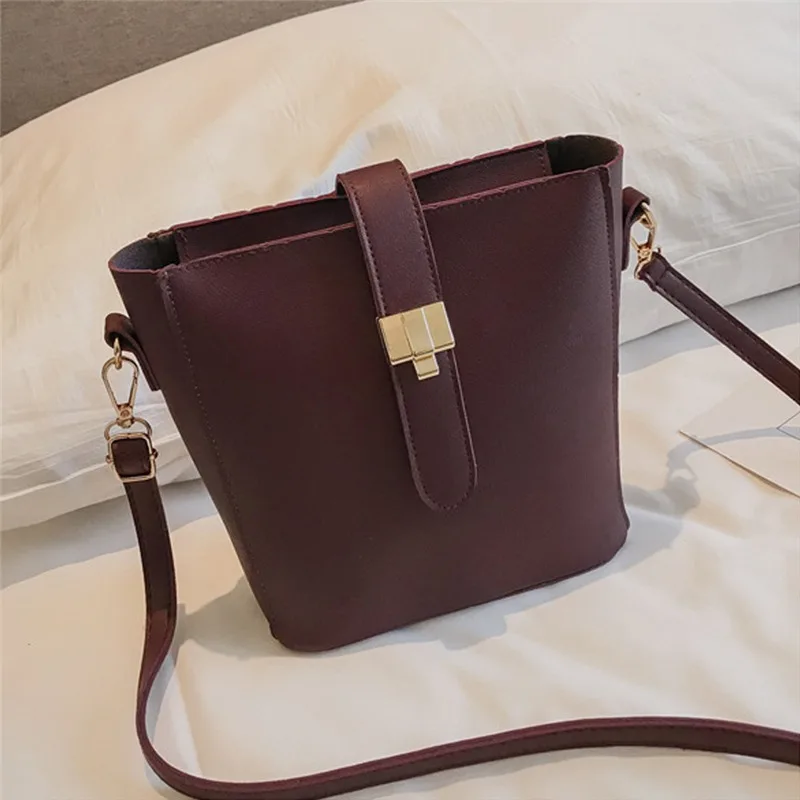 

2019 New Korean New Retro Shoulder Bag Belt Decorative Simple Metal Buckle Crossbody Bag Women Fashion Zipper Bucket Bag