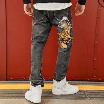 

2019 new original Chinese style tiger embroidery straight tube jeans