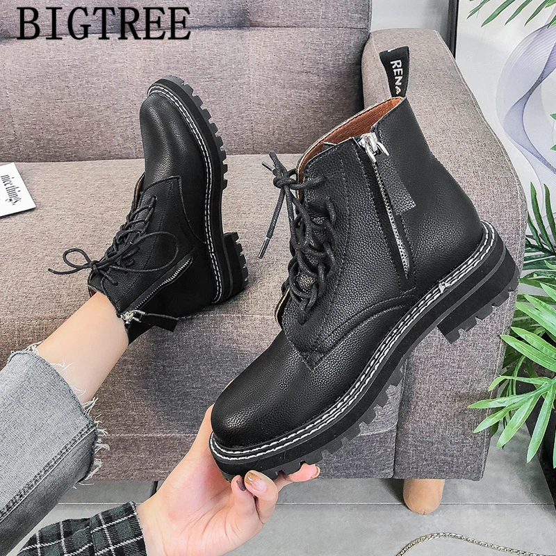 lace up boots trend