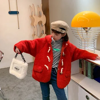

Horn button lamb wool hooded jacket girls 2020 winter new loose and warm plush short jacket trend