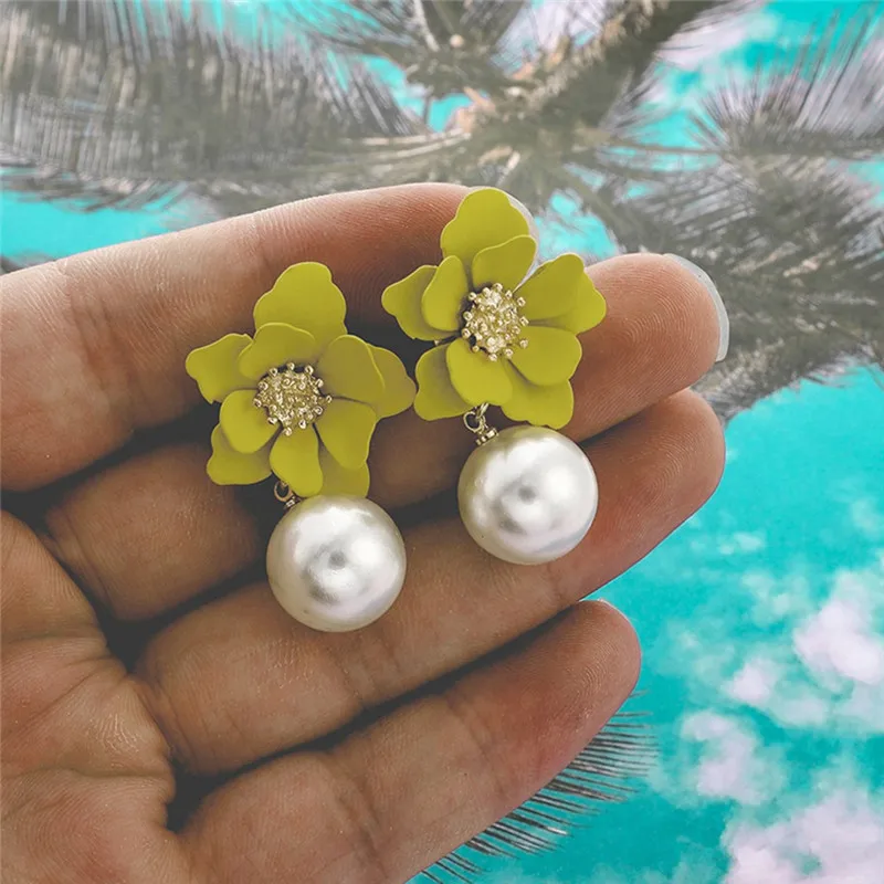 

Pendientes Mujer Lady Simple Flowers Temperament Wild Three-dimensional Pearl Earrings Women Stylish Jewelry Ear Accessories