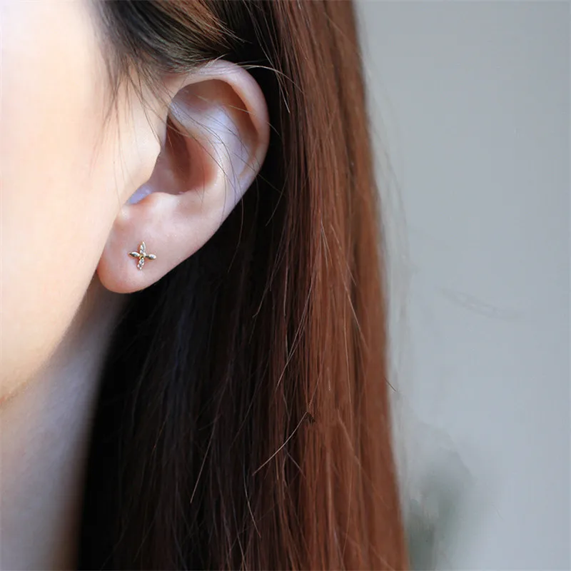 925 Sterling Silver French Simple Pavé Crystal Honeysuckle Flower Stud Earrings Women Trend Charm 14k Gold Plating Jewelry Gift