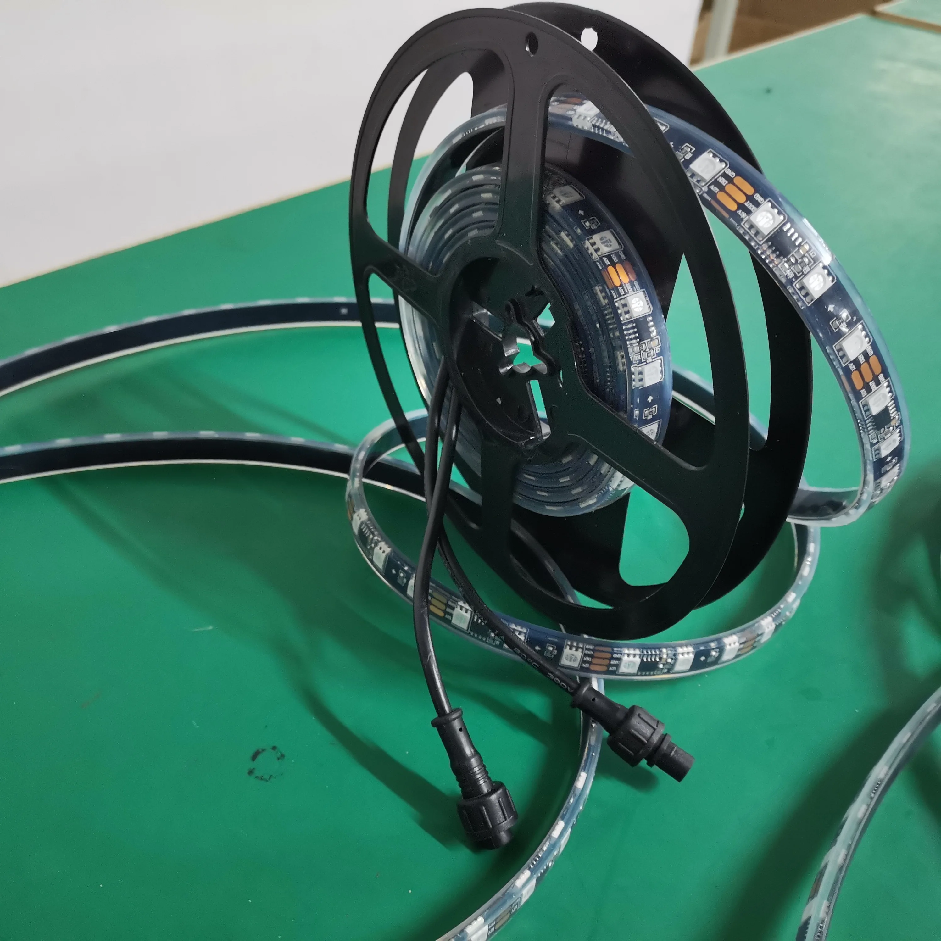 WS2811 1903 DC12V 5 м 300 светодиодный s 60 Светодиодный s/M программируемое перенастраиваемое светодиодное освещение цвет мечты светодиодная цифровая полоса пиксельные струны 5050 RGB Гибкая цветная яркая светодиодная лента 16,4 фута белая печатная плата работает под водой, водонепроницаемый и непромокаемый IP68