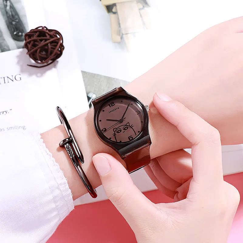 

Cool breeze tide transparent strap contracted the female small French personality watch restoring ancient ways