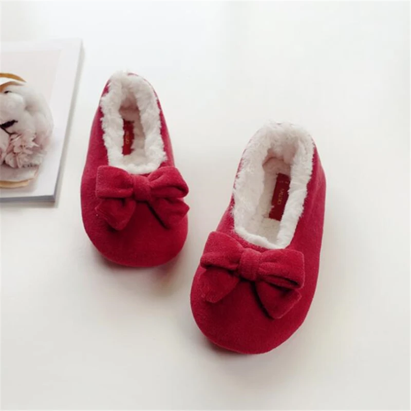 Зимние тапочки для девочек с бантом; обувь для девочек; одинаковая обувь для семьи; домашние тапочки; красные Тапочки для маленьких детей; N99