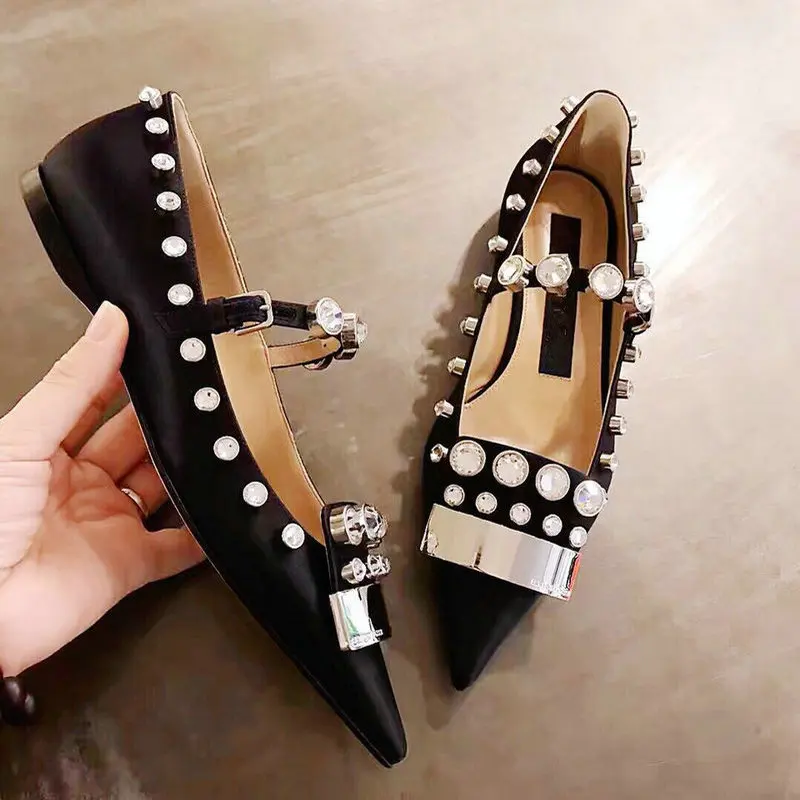 stylish court shoes