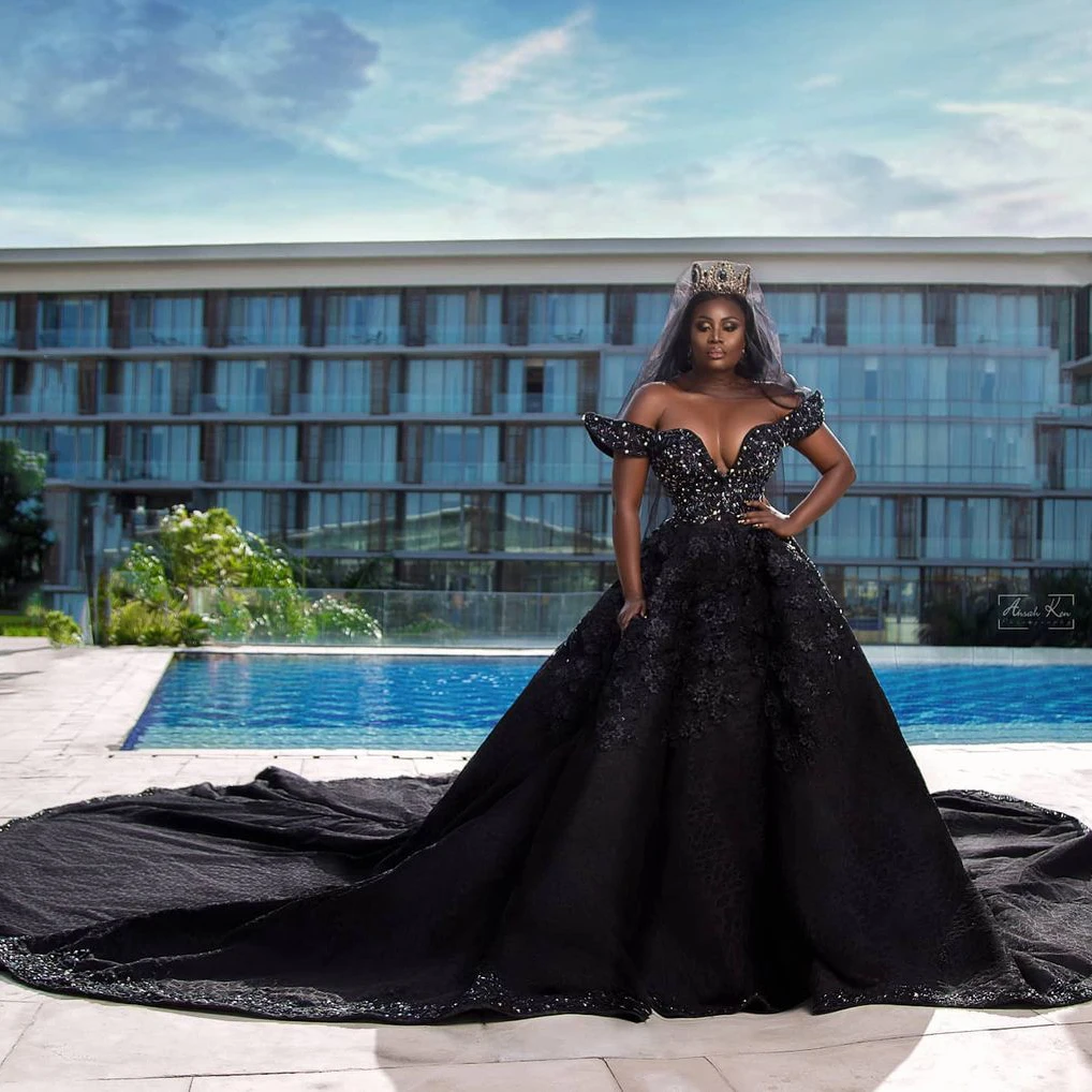 

Роскошный черный вечернее платье, платье на выпускной, платье Aso Ebi Стиль и длинным шлейфом; Вечернее платье с рукавом-крылышком из бисера размера плюс, маленьких принцесс на свадьбу