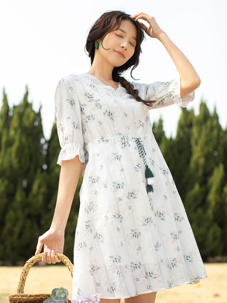 Big Promo 9vK2f INMAN 2020 Summer New Arrival Pure Cotton Hollow Out Lace V neck Nipped Waist A line Hemline Literary Printed Dress