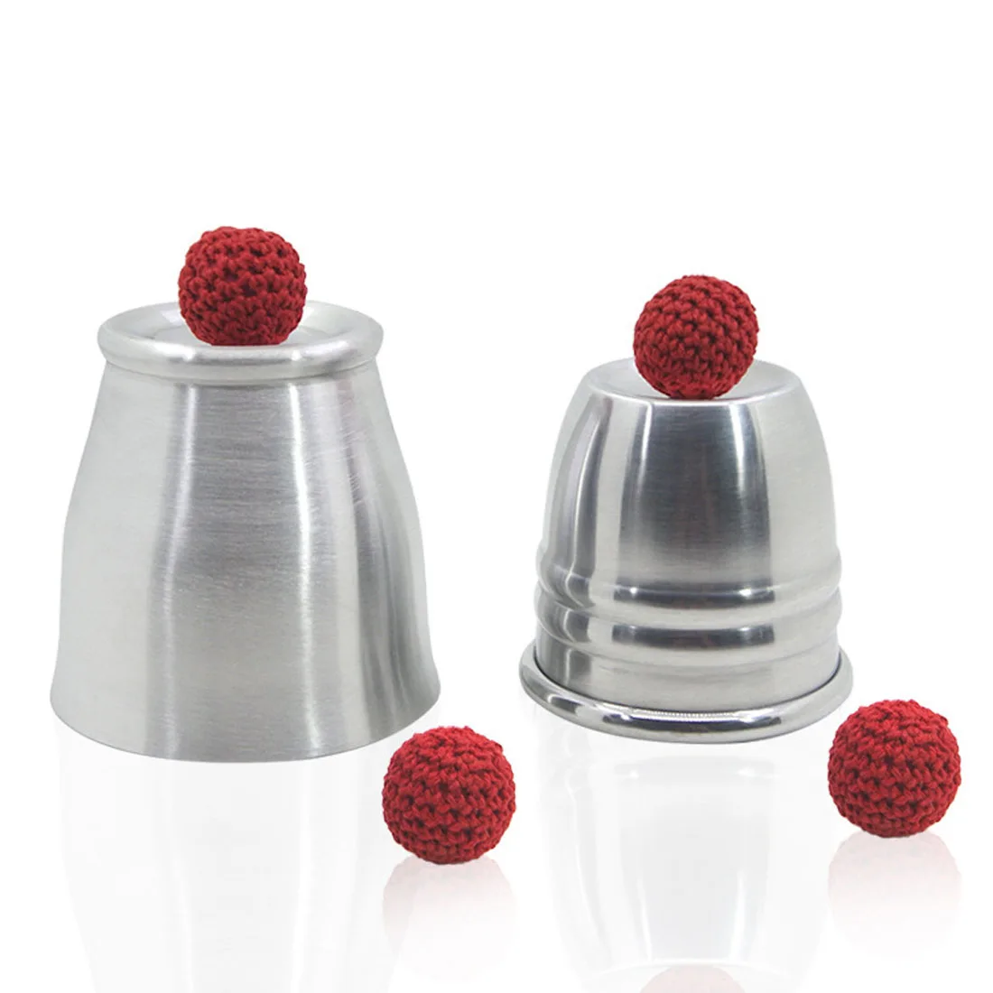

Magic Performance Prop Magnetic Cup Magnetic Magic Trick Toy with Magnetic Ball and Ordinary Ball - Silver + Red L