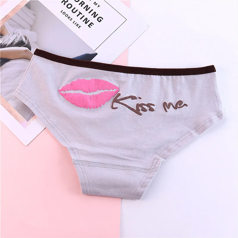 Новые модные женские модные сексуальные хлопковые трусики с принтом губ Kiss Me, трусы, трусики, нижнее белье - Цвет: light gray