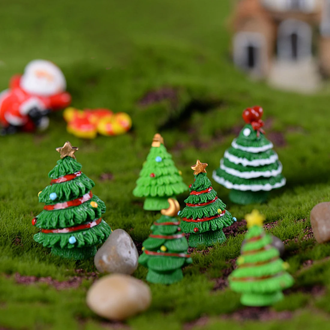 100Pcs 2.8/4cm Large Size Sand Table Micro Landscape Christmas Tree Model- Light Green/Dark Green(Random Type
