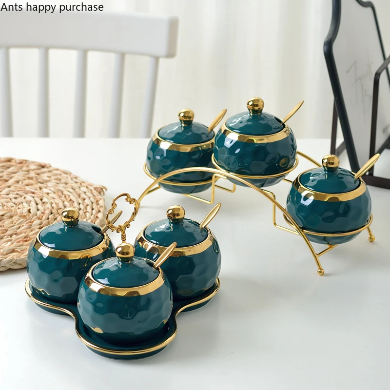 صندوق توابل أخضر وردي مع صينية