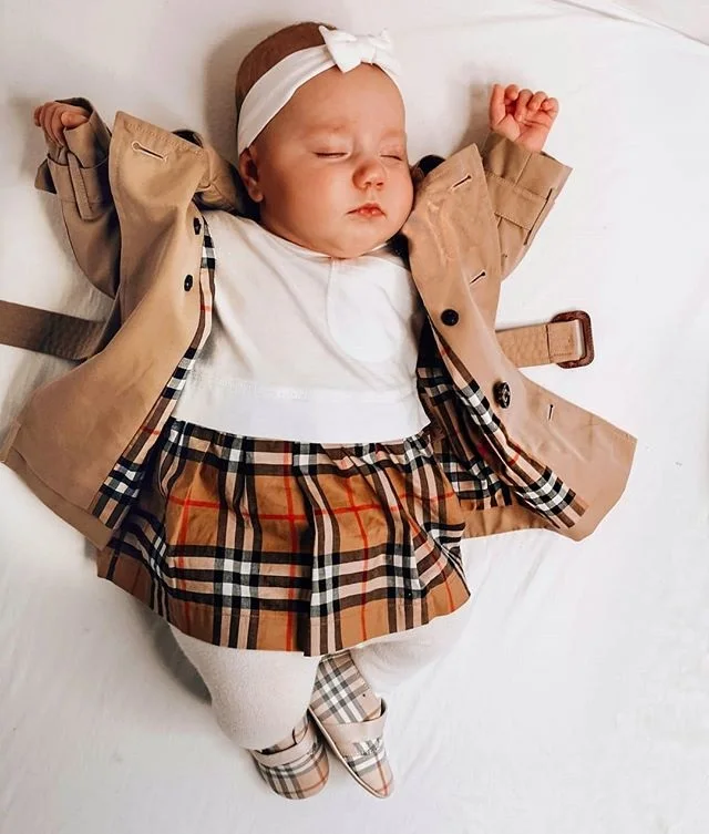 Коллекция года, весенне-осенняя одежда для малышей Тренч с лацканами для маленьких девочек Детская куртка с длинными рукавами Тренч на подкладке однотонная верхняя одежда с поясом