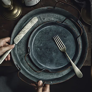 

European Retro Handle Metal Plate Handmade Round Forged Retro Storage Bread Tray Home Decoration Garden Restaurant
