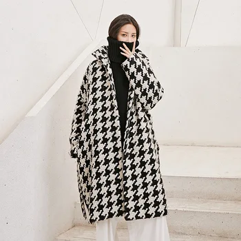 

Female new winter and beginning spring plus size black and white houndstooth woven wool outerwear with outline loose woolen coat