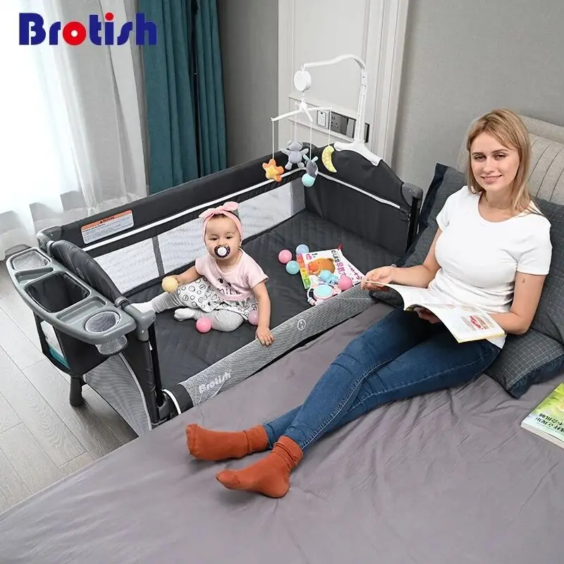 Multi-Purpose Baby Crib Portable Baby Bassinet Bedside Sleeper Cradle Play Game Bed Easy Folding Crib With Changing Pad