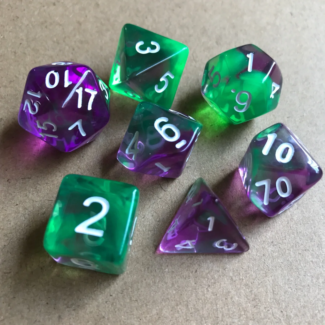 7 шт./компл. 17 Цвета многогранные кости d& d4 d6 d8 d10 d% d12 d20 многогранные TRPG игры Набор Игральный костей Настольная игра развлекательные кубики