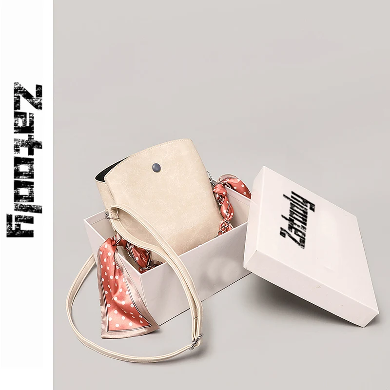 

The Latest Model In 2019, French Niche High-quality Inclined Bag, Pure Color Fashion Bag, Simple Atmosphere