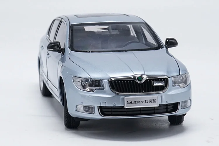 1:18 Skoda Superb сплав модель автомобиля статические металлические модельные автомобили оригинальная коробка для коллекции подарков