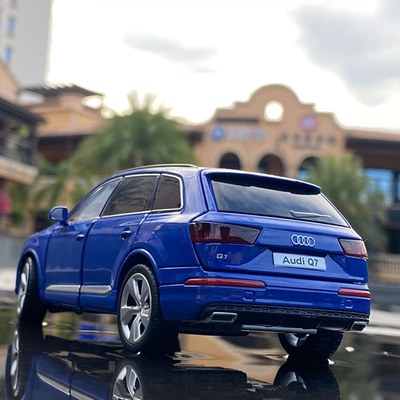 1:32 AUDI Q7 SUV Alloy Car Model Diecast & Toy Vehicles Metal Car Model Simulation Collection Sound and Light Childrens Toy Gift 6