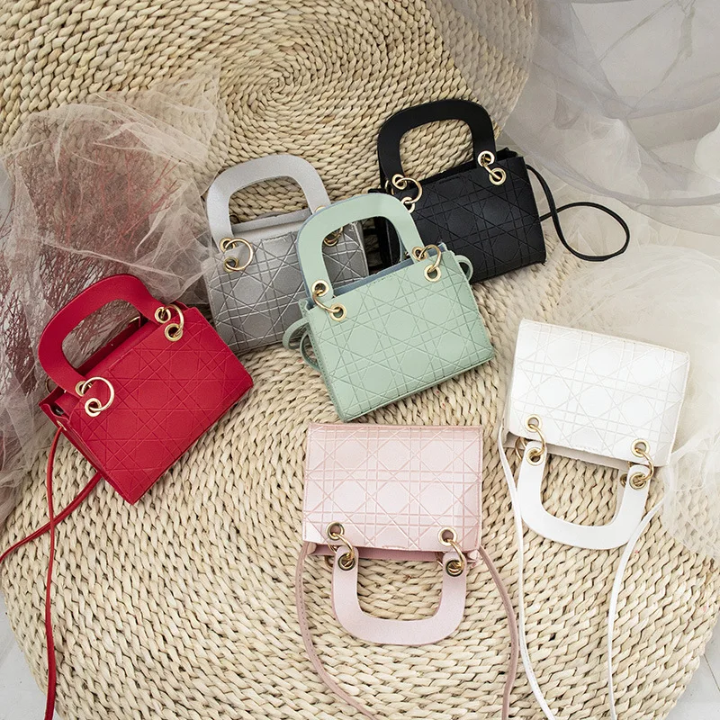 

Women Messenger Bags Woman Bag 2018 Famous Brands Women Fashion Solid Color Cover Lock Shoulder Crossbody Phone beach Bag sac