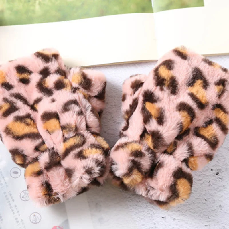 Coslony женские милые Мультяшные леопардовые с рисунком на пол пальца с крышкой лоскут варежки Зимние плюшевые теплые без пальцев перчатки для сенсорного экрана - Цвет: B Pink  Glove