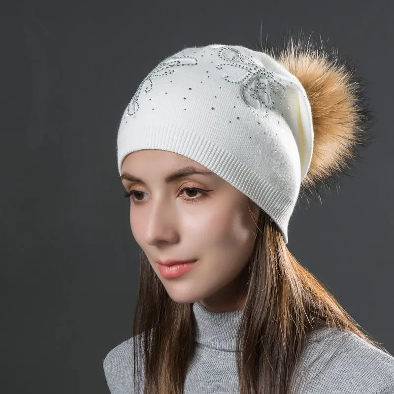 White A Зимняя женская шерстяная Круглая Шапочка, шапка с помпоном, Повседневная вязаная, со стразами, бабочкой, мешковатые шапки-Боб, женская, енота, мех, помпон, черепа - Цвет: White A