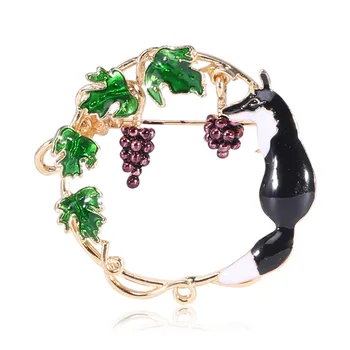 

Korean-style Fashion Creative-Alloy Oil Drop Eating Grape of Fox Brooch Cool Animal Corsage Brooch