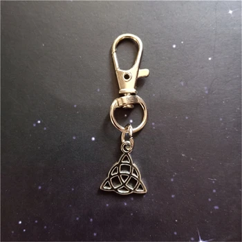 

Triquetra Keychain, Wiccan Jewellery, Celtic Symbol Clip Keychain, Trinity Knot Accessories, Gothic Jewellery, Gift for Witch