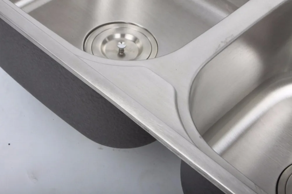 2301516469_618073152