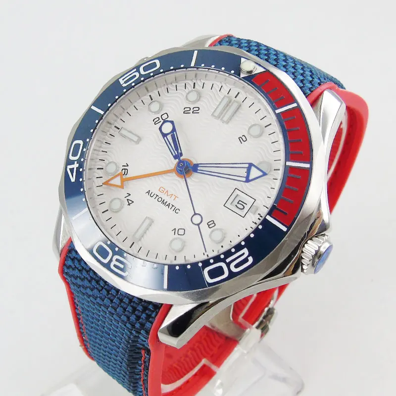 

41mm Automatic Men Wristwatch Sapphire Glass Date Function Rubber Strap GMT Function