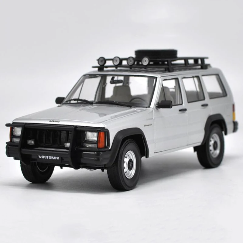 

1:18 scale Beijing Little Cherokee 2500 Alloy Car Model Diecast Metal Vehicle Toy Collection Souvenir kids adult gifts display