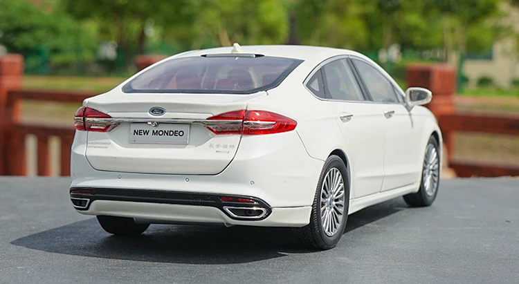 1:18 FORD MONDEO литье под давлением Модель автомобиля игрушки Металлическая Модель автомобиля оригинальная коробка