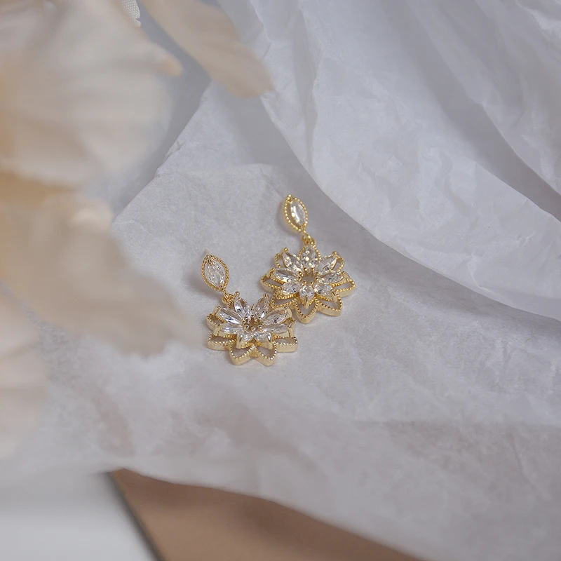 14K Plated Gold Dainty Korean Flower Earrring for Women Bling AAA Zirconia Hollow Lace Stud Earring Wedding Brincos Bijoux Gift