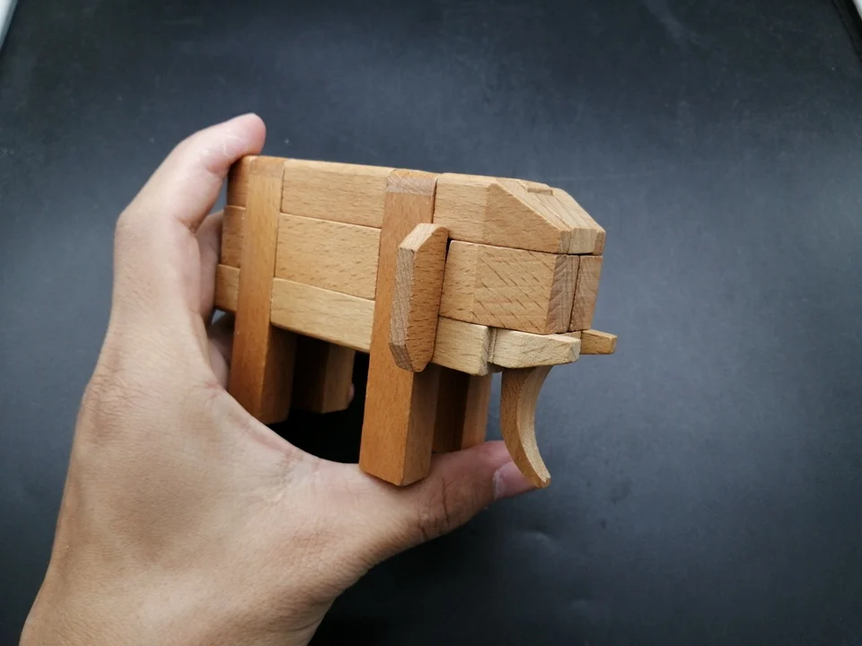 Игрушка слон Kong Ming Lock