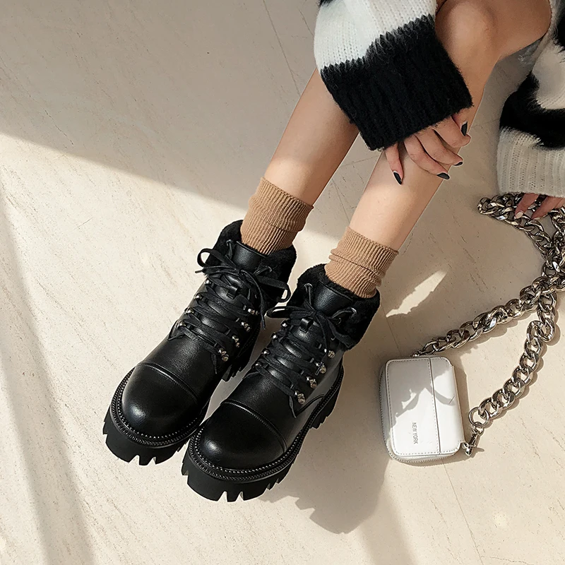 Женские зимние ботинки из натуральной кожи; ботильоны на платформе и толстом высоком каблуке; Новинка года; женская зимняя обувь на меху со шнуровкой
