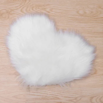 

Soft Non-Slip Heart-Shaped Floor Mat Carpet Plush Cute Bedroom Bedside Girl Heart-Shaped Carpet Home Decoration(White,Heart-Shap