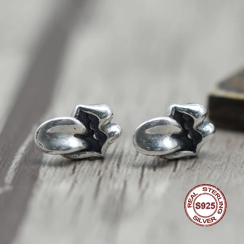 

S925 sterling silver studs Personality retro classic punk style Tongue hip-hop simple fashion style Send lover's gift