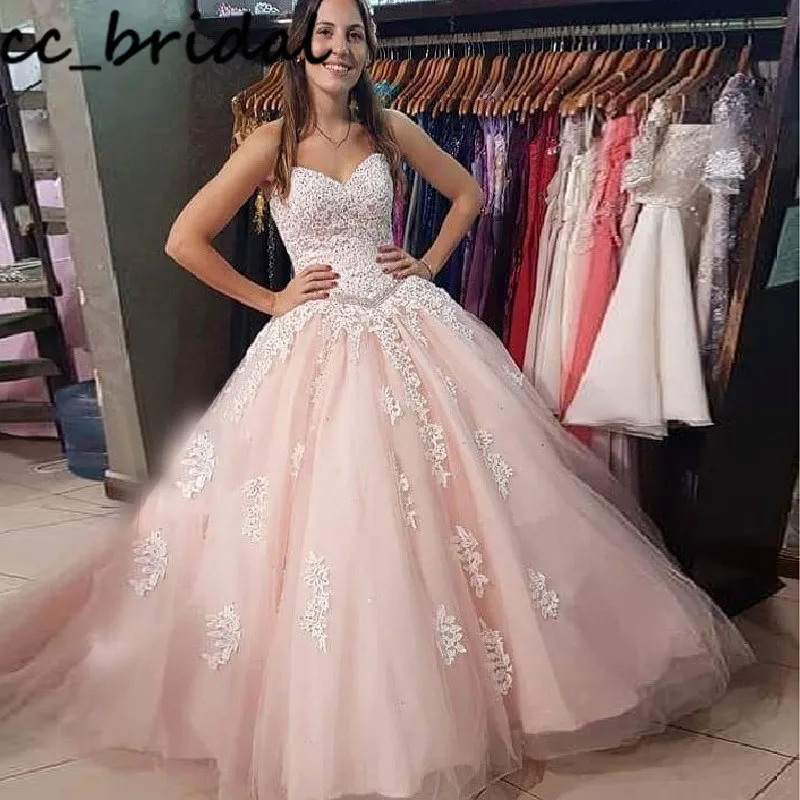 

Sweetheart Ball Gown Quinceanera Dresses 2020 Luxury Applique Lace Dress 15 Years Puffy Tulle vestidos de festa de 15 anos