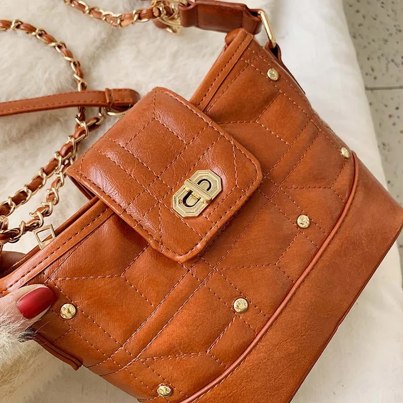 

2019 Autumn & Winter New Style WOMEN'S Bag British Style Rhombus Car Suture Square Bag Solid Color Rivet Shoulder Bag Lock Obliq