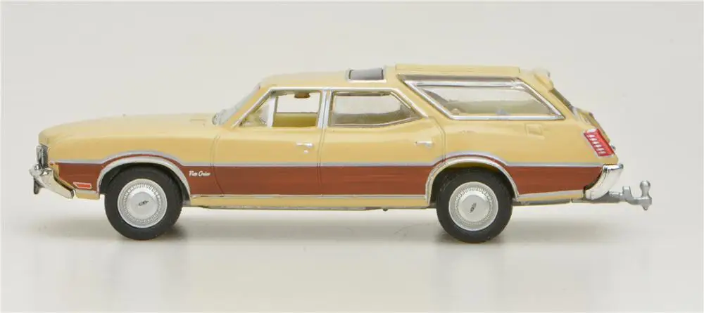 1: 64 1970 Oldsmobile Vista Cruiser модель автомобиля из сплава