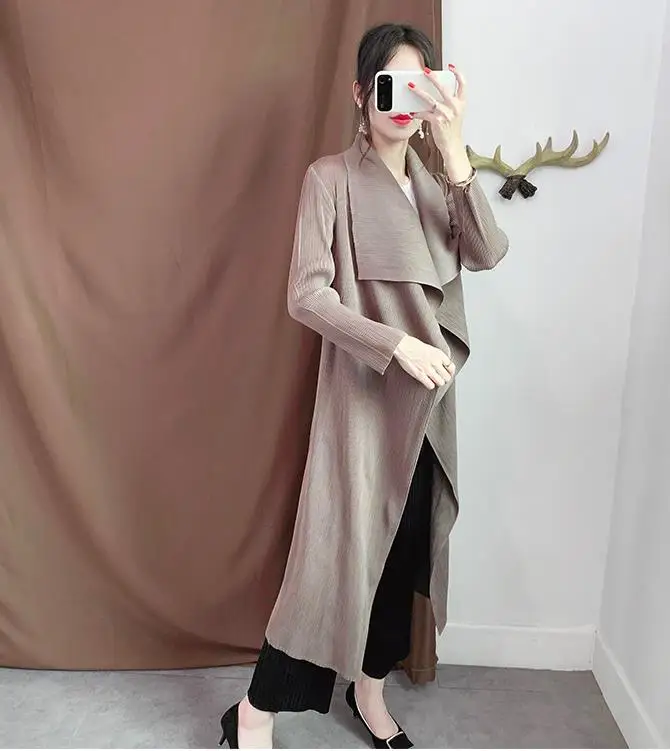 Miyake плиссированные Осенние новые модные темпераментные длинные плиссированные ветровки Женское пальто свободные большие размеры пальто
