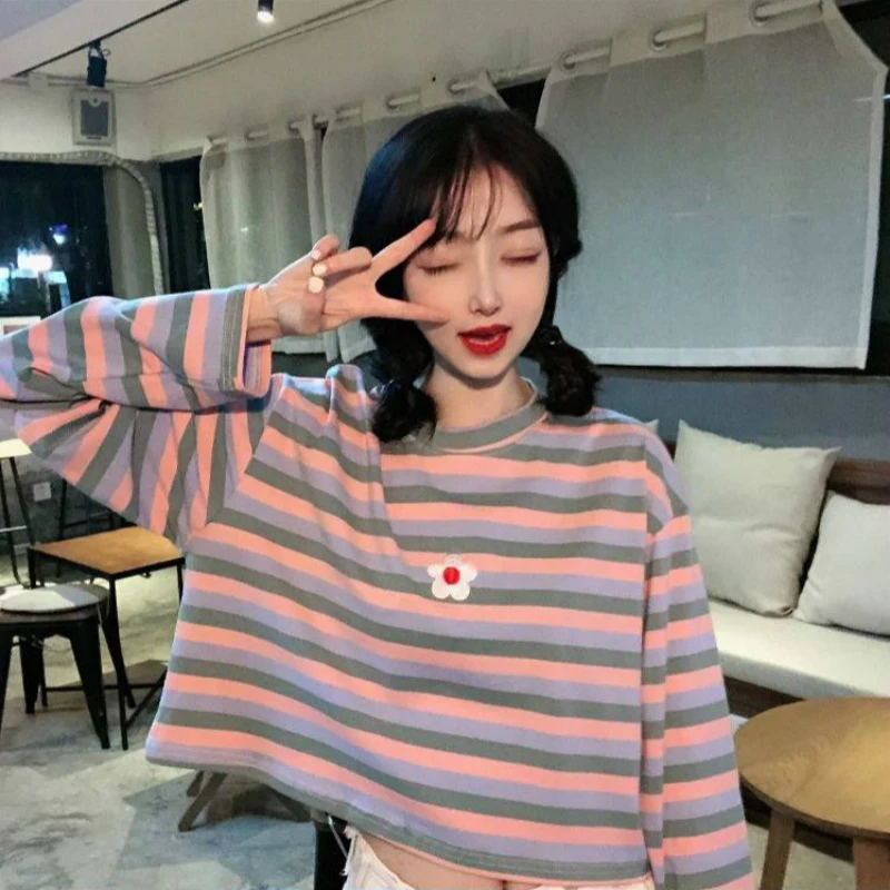 Ulzzang консервативный стиль футболка с длинными рукавами Женская милая одежда осенняя Милая футболка в радужную полоску Цветочная Футболка с нашивками для женщин