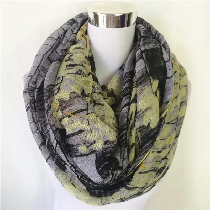 Шарф-петля женский из вискозы с цветочным принтом |