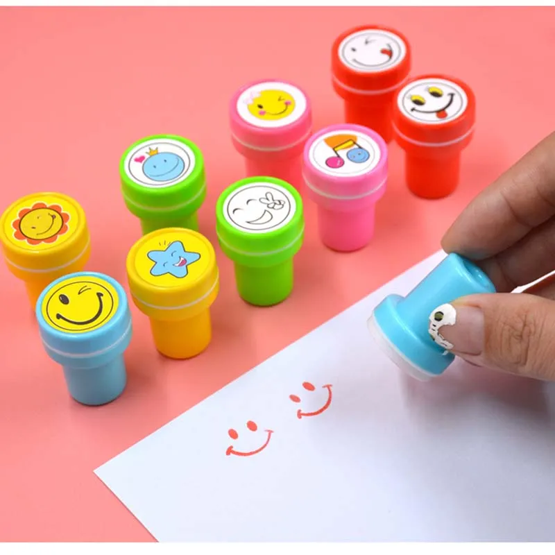10Pcs Christmas Pattern Self-ink Seal Stamps DIY Scrapbook Toy Party Favors Gift Toy for Children Stamps Toys Portable Stamp