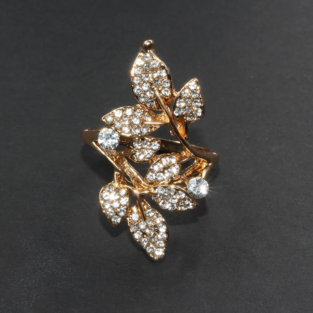 gift on engagement for a girl