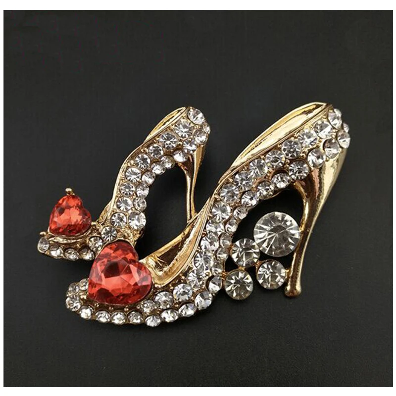 

10 шт./лот модный дизайн золотистого цвета брошь на высоком каблуке со стразами Элегантная Брошь в виде туфли с кристаллами
