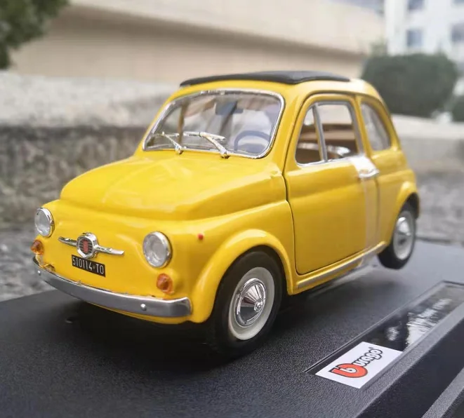 Модель автомобиля Burago 1/24 Fiat 500 F(1965) подарок на день Святого Валентина| |